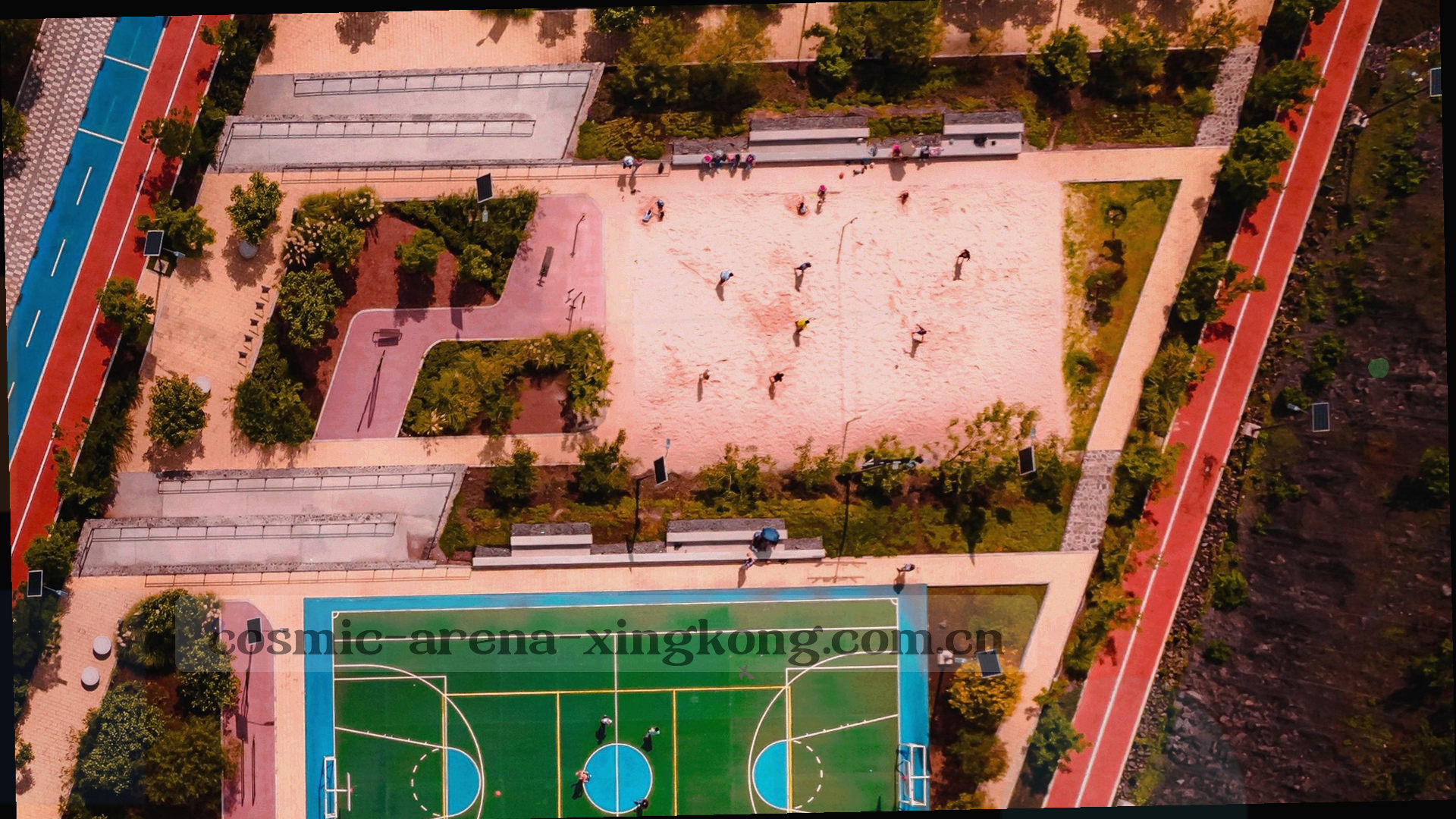 深空蓝黑底色上轨道线与星点交织的几何构图